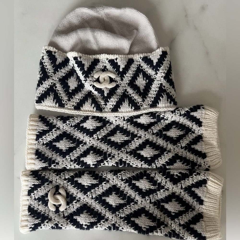 Authentic CHANEL CC beanie hat gloves set